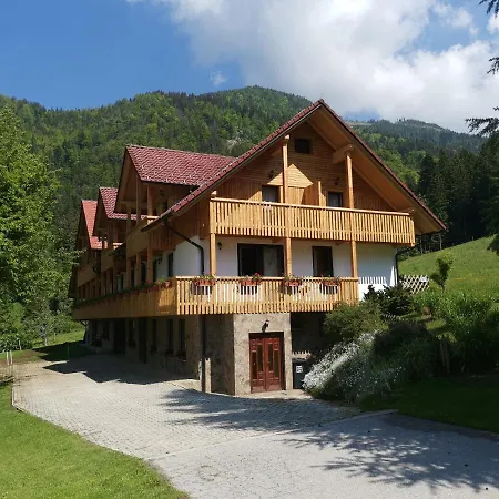 Turisticna Kmetija Zgornji Zavratnik Maison d'hôtes *