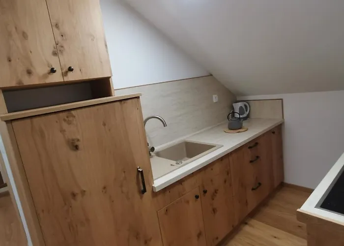 Turisticna Kmetija Zgornji Zavratnik Pensjonat Luče